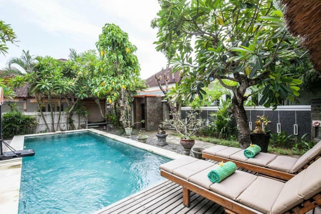 Eddys Cottages & Villa Легиан Экстерьер фото